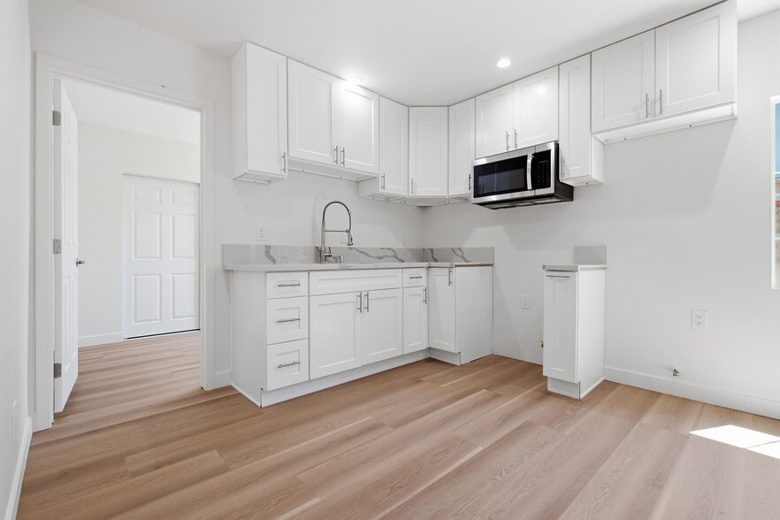 Building Photo - 11217 Lull St
