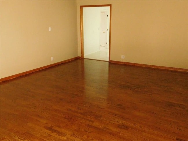 Building Photo - 309 Crestview Dr