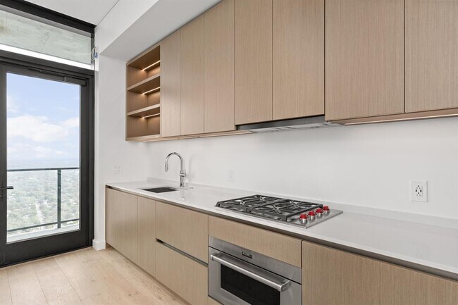 Building Photo - 610 Davis St