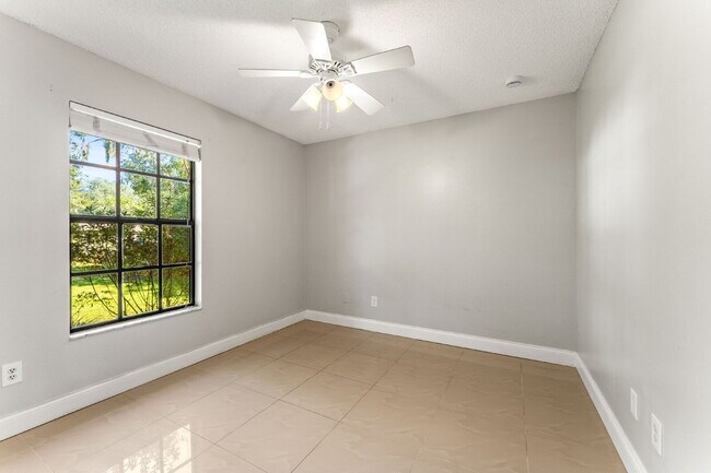 Building Photo - Charming 3-Bedroom Home with 2 Full Baths ...