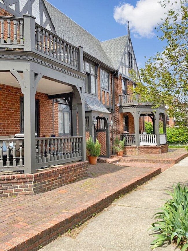 Building Photo - Sophisticated Living in The Fan: 2 Bedroom...