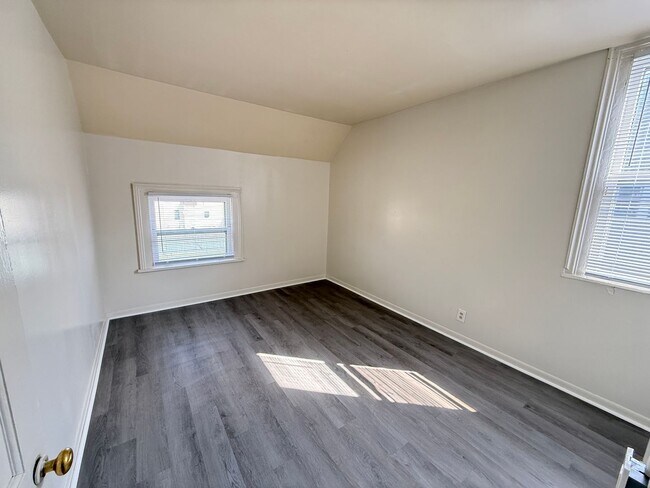 Building Photo - First St 313 w/Wesley St 346 W