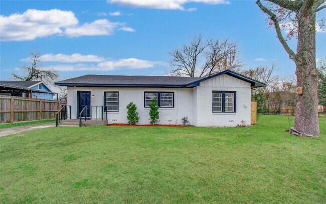 Building Photo - 3824 Topping St