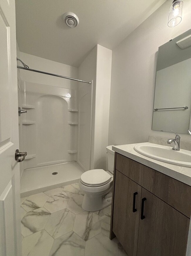 Building Photo - 3 Bed 3 Bath Townhome