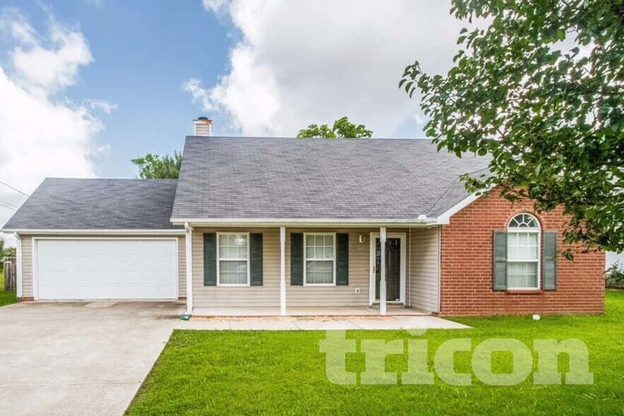 Building Photo - 2121 Montgomery Ln
