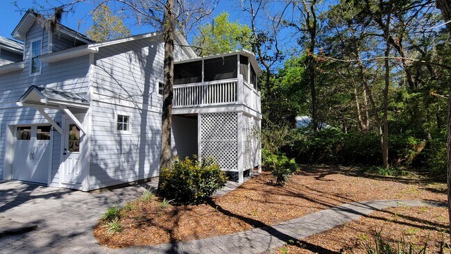 Building Photo - 45 S Blue Heron Dr