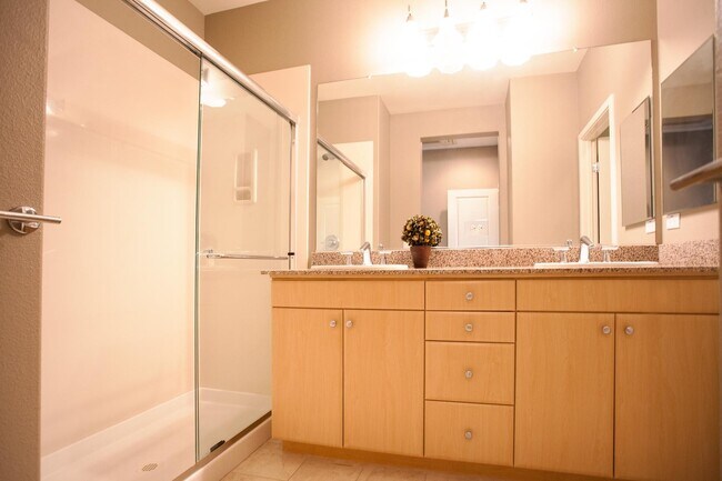 Building Photo - PALO ALTO SCHOOL DISTRICT- Tri-Level Execu...