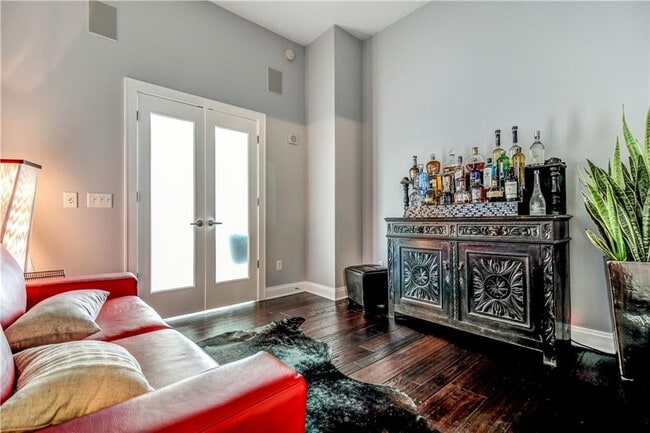 Building Photo - 905 Juniper St NE