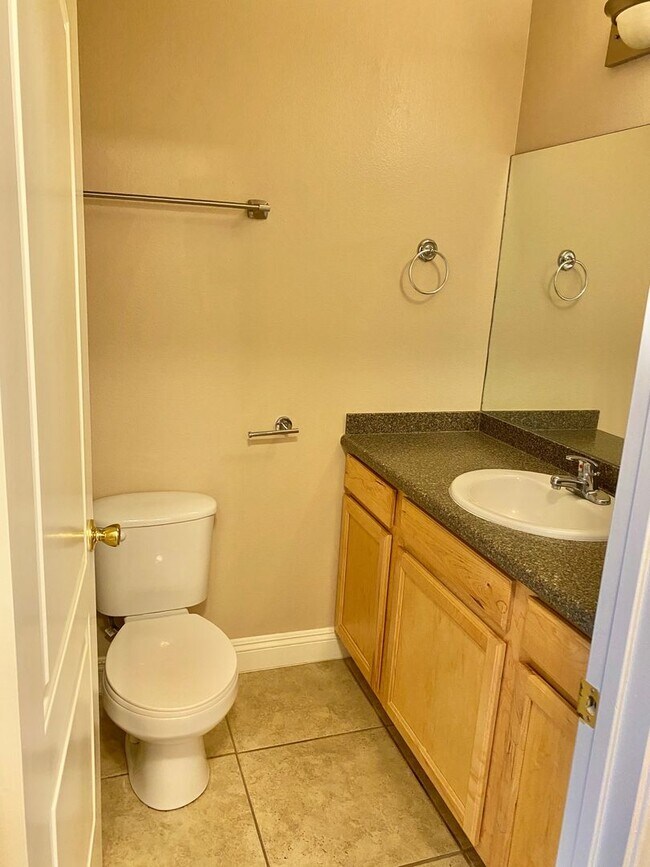 Building Photo - 5553 Baileya Ave
