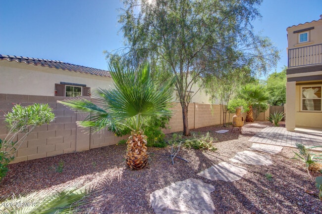 Building Photo - 21158 W Sycamore Dr