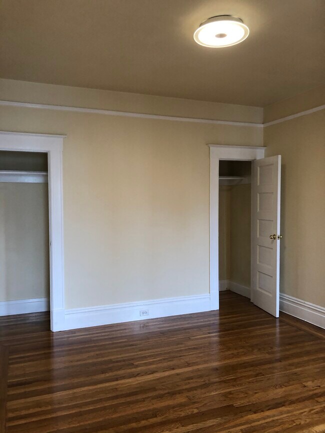 ROOM 1 - 649 5th Ave