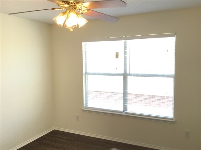 Building Photo - 1004 Ashland Ct