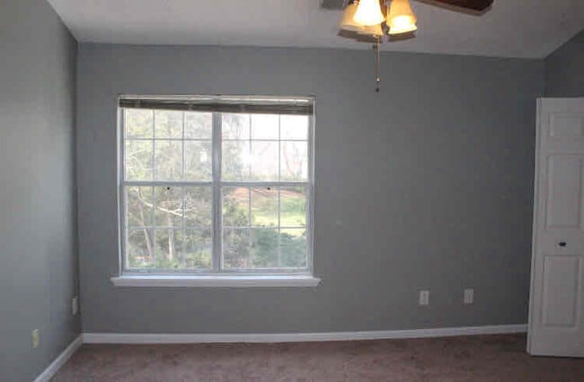 Building Photo - 8259 Golf Ridge Dr