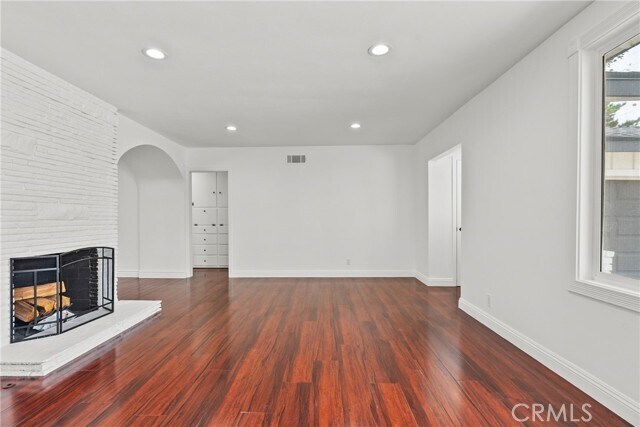 Building Photo - 23036 Burbank Blvd