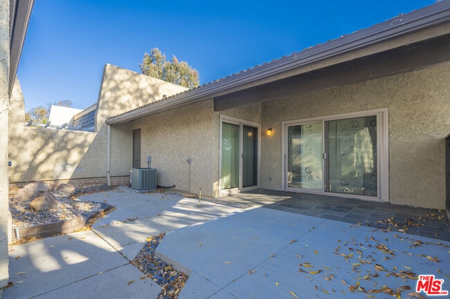 Building Photo - 2830 Lakeridge Ln