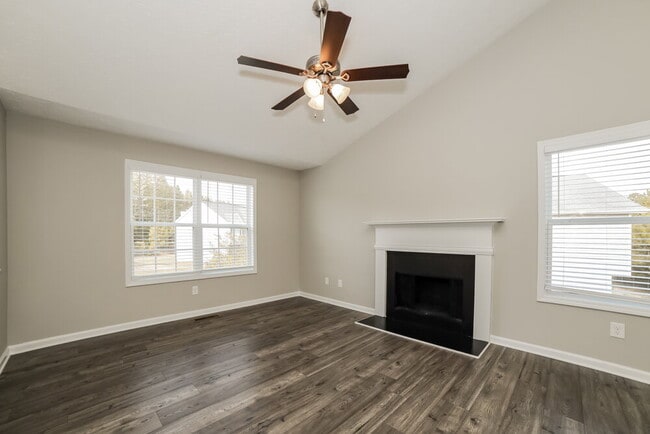 Building Photo - 104 Rockefeller Ln