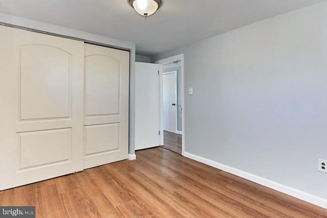 Building Photo - 2104 S Nelson St