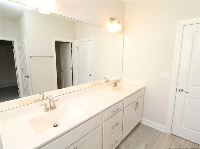 Building Photo - 2936 Baronial St
