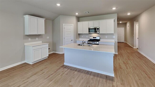 Building Photo - 2933 Ember Dr