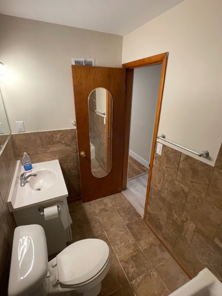 Building Photo - 1805 W William St