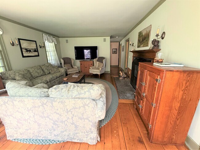 Building Photo - 28 Dugway Rd