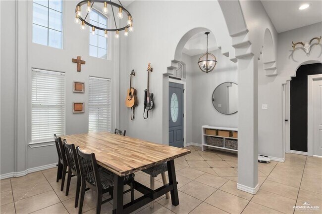 Building Photo - 805 Bass Blvd