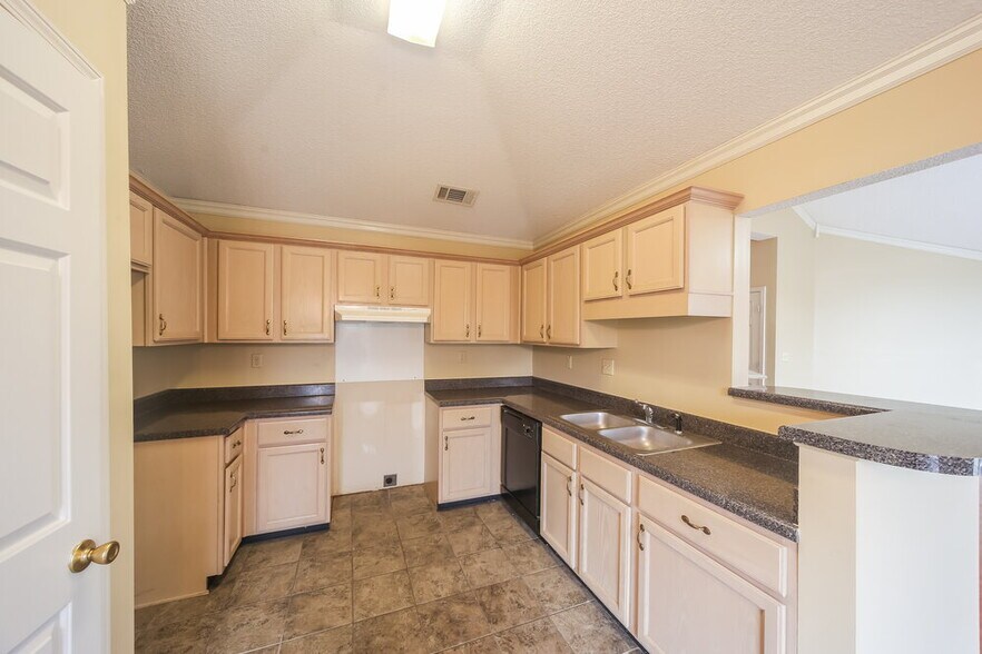 Building Photo - 8579 Brer Bear Cove