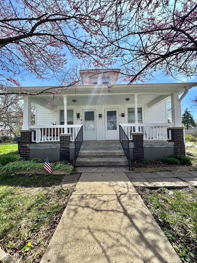 Primary Photo - 73 1/2 E Broadway St