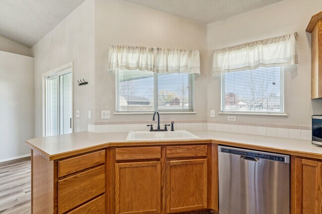 Building Photo - 8210 Waterside Ave