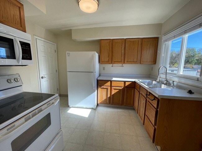 Building Photo - 2003-2005 W. 33rd st.