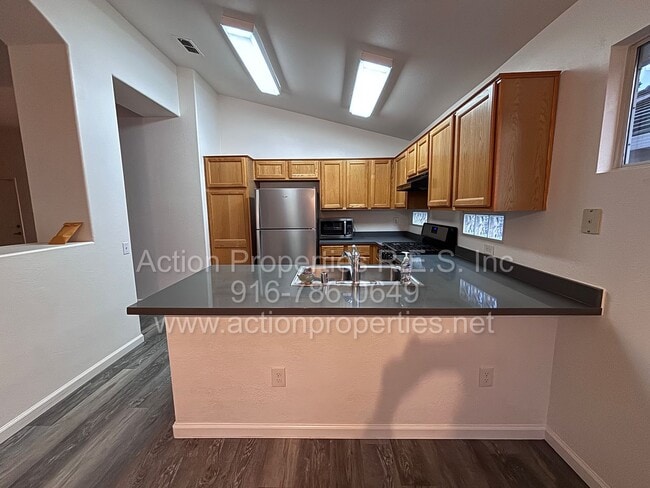 Building Photo - Single Story in Sun City 55+ Community - Access to all Amenities Included - Low Maintenance Yards!