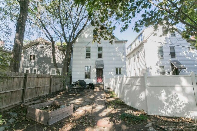 Building Photo - 28 Edwards St