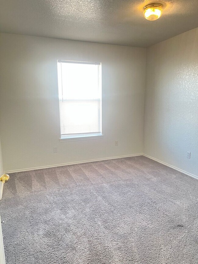 Building Photo - 2700 Edgefield St