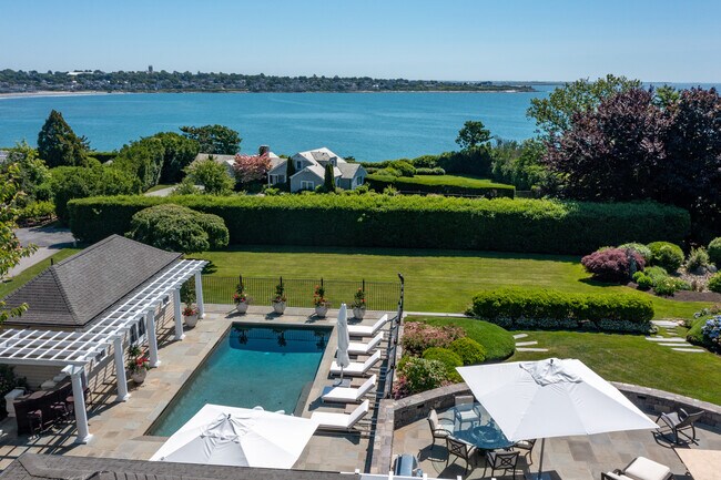 Building Photo - 3 Barclay Sq