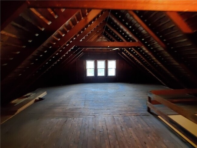 Building Photo - 325 Field St