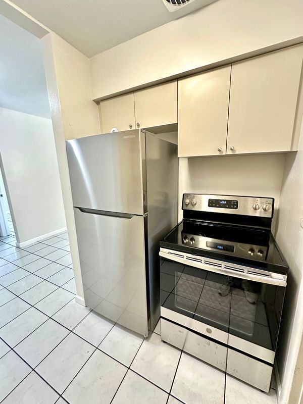 Building Photo - 15002 NE 11th Ct
