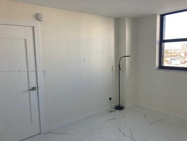 Building Photo - 290 174th St St