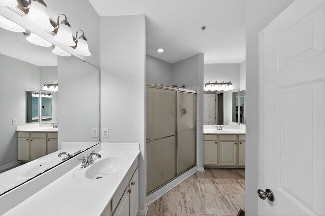 Building Photo - 8011 Forest Ridge Dr