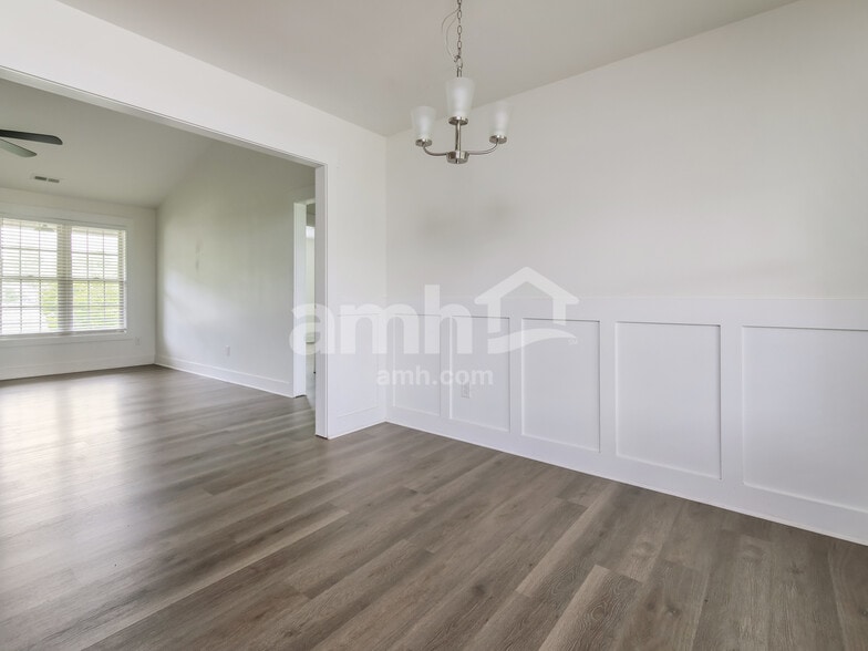 Building Photo - 15 Hanford Dr