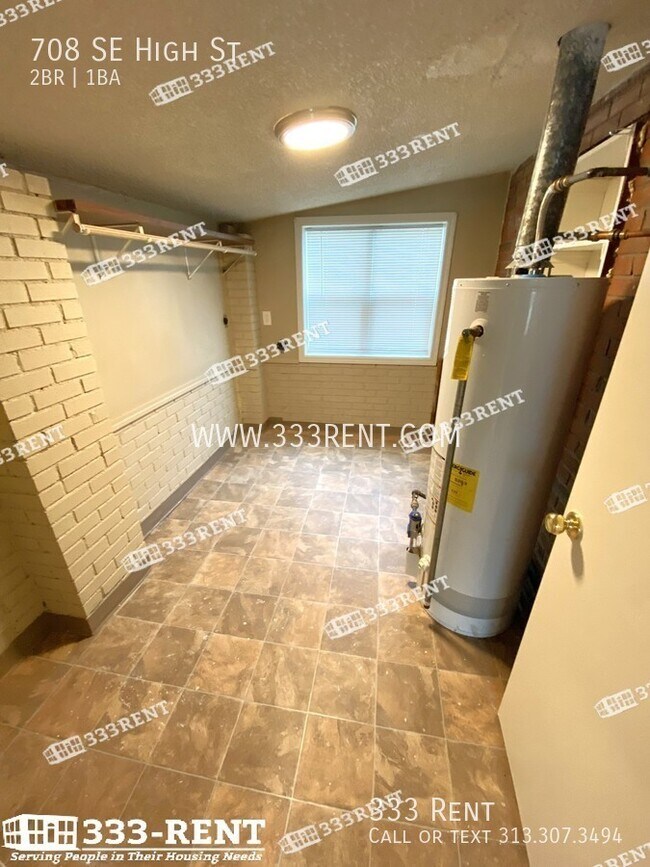 Building Photo - 708 High St