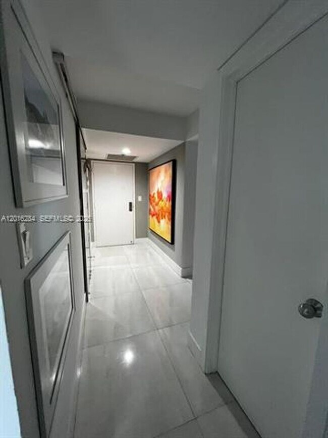 Building Photo - 1627 Brickell Ave