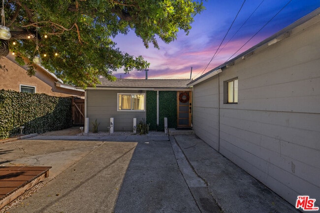 Building Photo - 3727 Siskiyou St