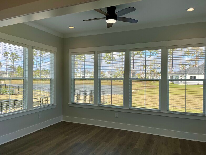 Building Photo - 2034 Comradery Wy