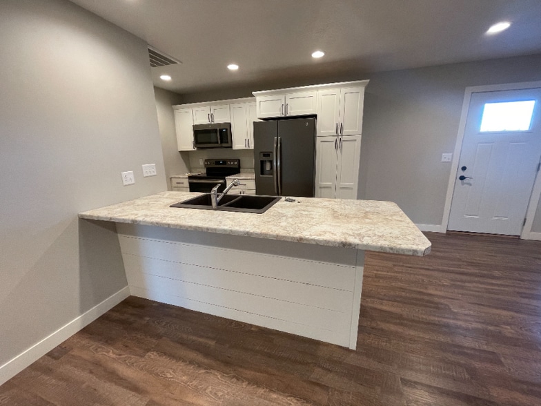 Building Photo - 2912 Sportsmans Dr