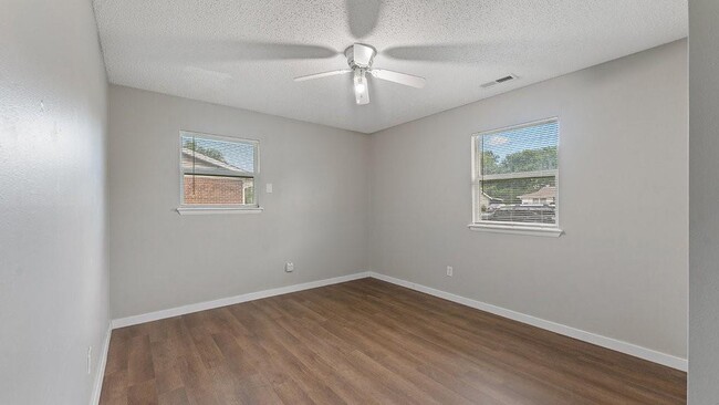 Building Photo - 1006 Joye St