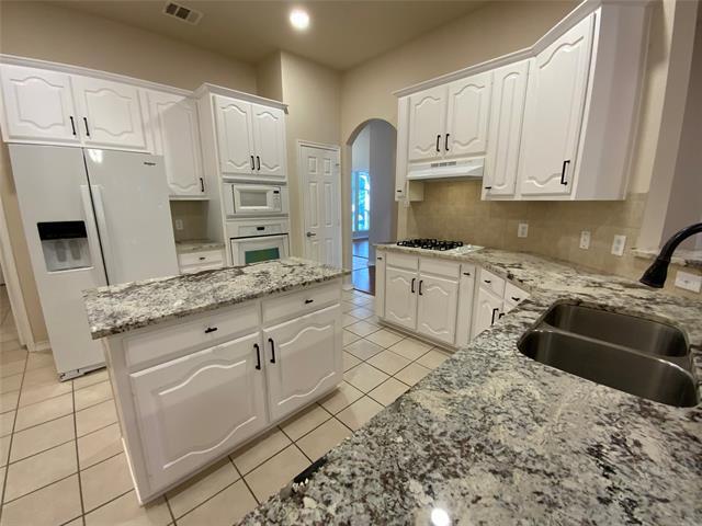 Building Photo - 15555 Appaloosa Dr
