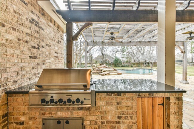 Building Photo - 2 Sagestone