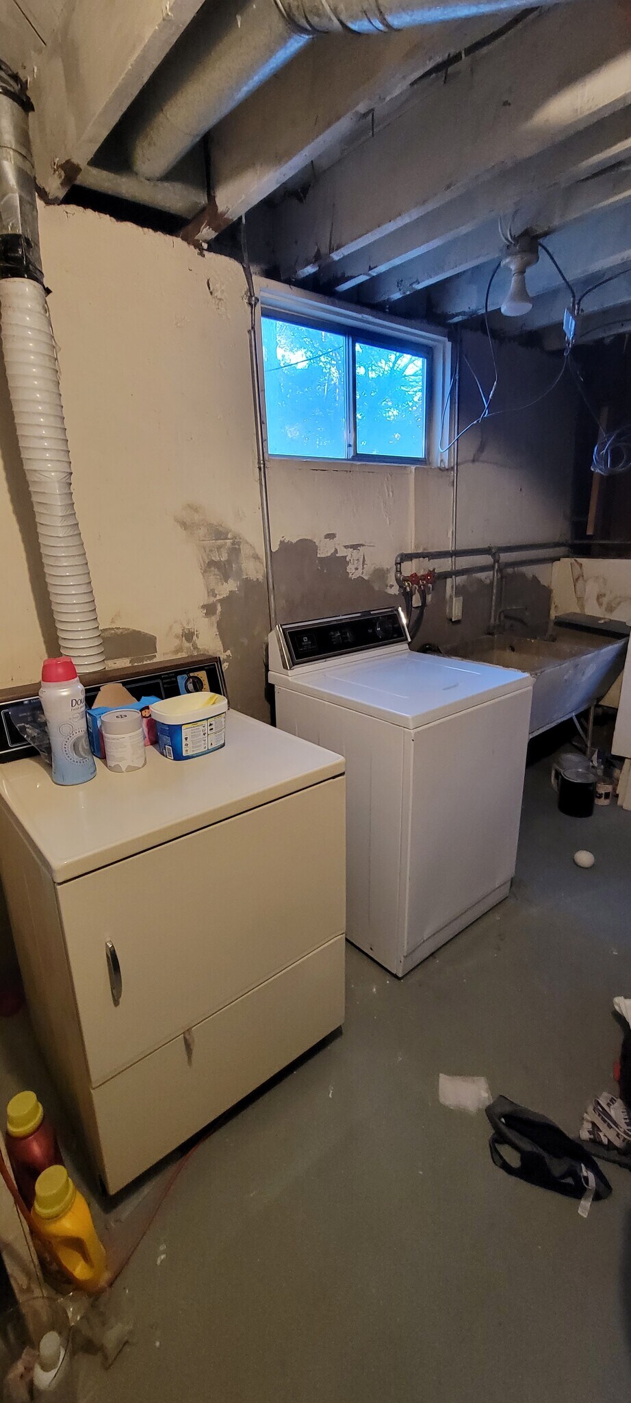 Building Photo - 965 NE C St