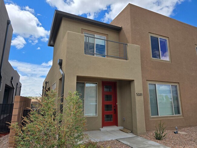 Building Photo - Modern Santa Fe Townhome