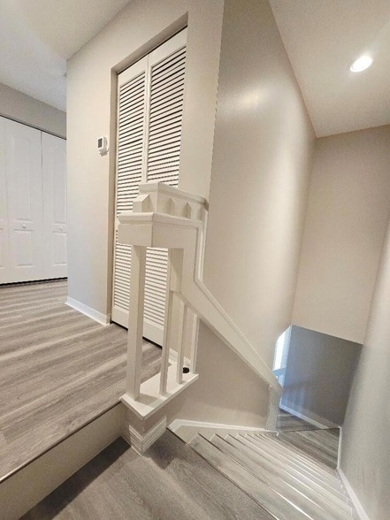 Building Photo - 329 River Bluff Ln